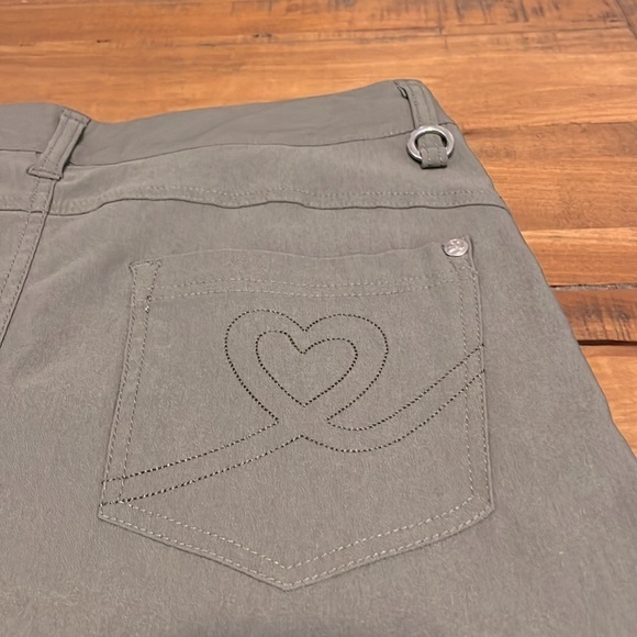 Daily Sport Born in Sweden golf skort - Picture 3 of 10